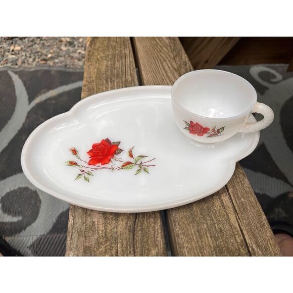 Vintage cup and plate white milk glass red rose - Picture 13 of 15